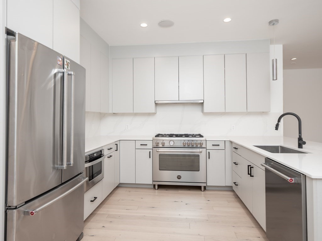 340 West 2nd Street # 9 Property Photo 8