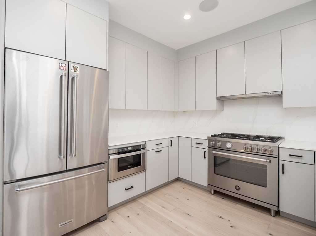340 West 2nd Street # 9 Property Photo 9