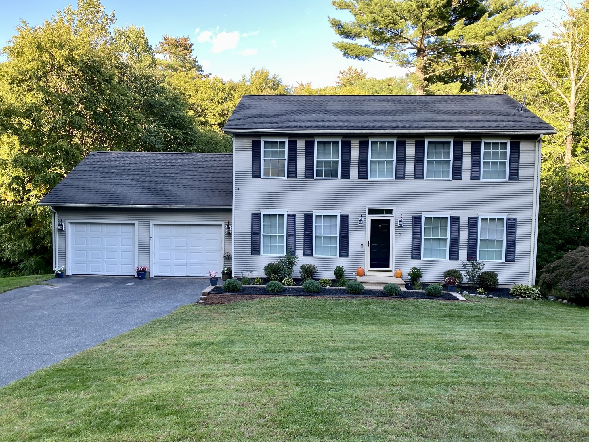 7 Hemlock Hollow Property Photo 1