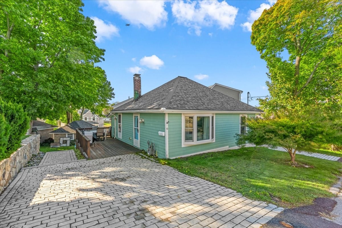 6 Roosevelt Ave Property Photo 4