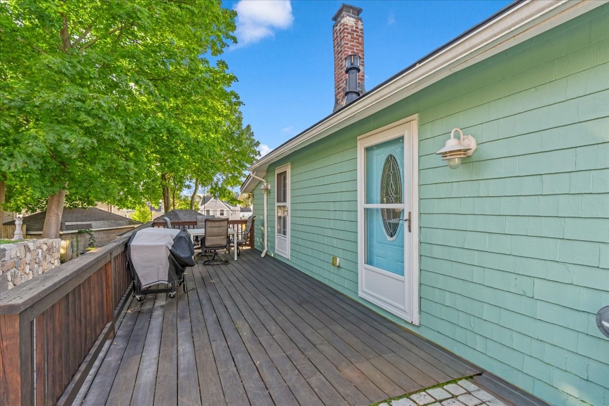 6 Roosevelt Ave Property Photo 5