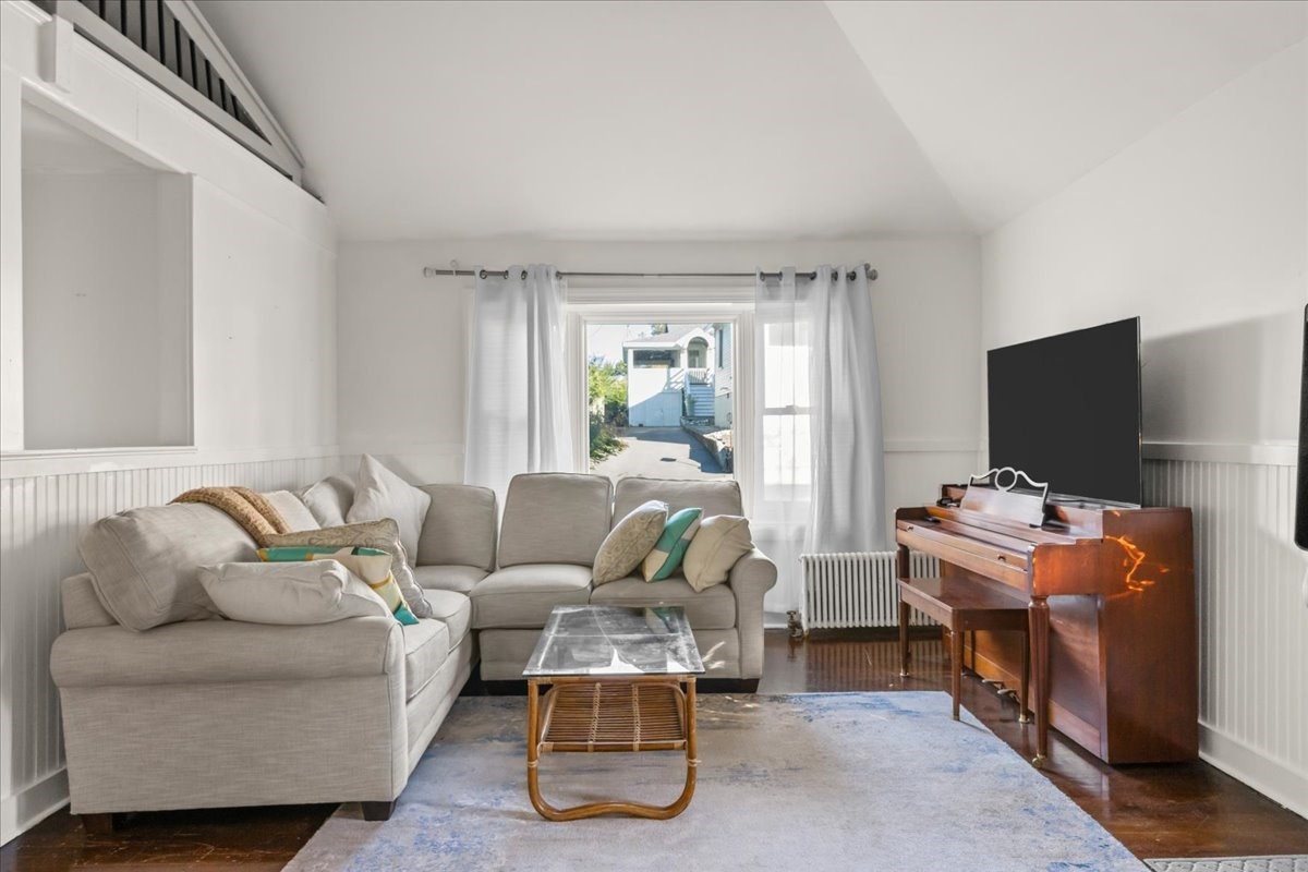 6 Roosevelt Ave Property Photo 6