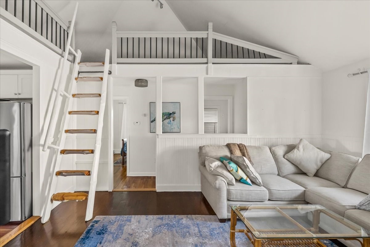 6 Roosevelt Ave Property Photo 7