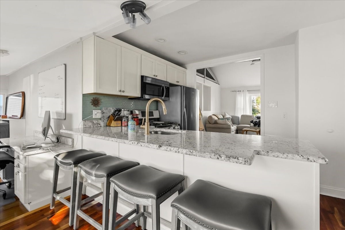 6 Roosevelt Ave Property Photo 9
