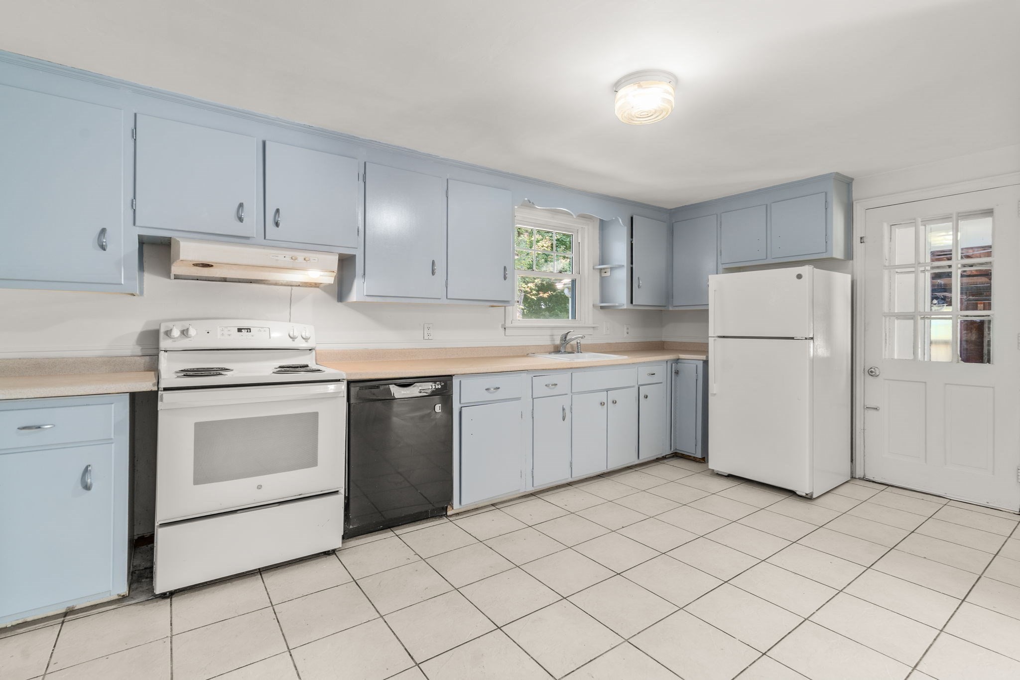 5 Lowell Ave Property Photo 8