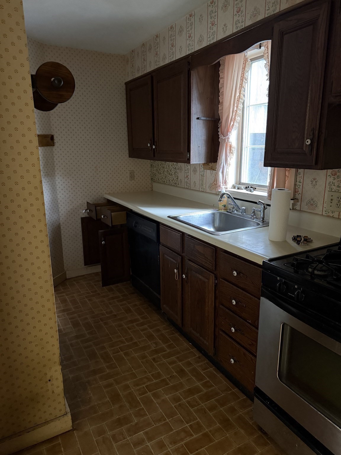 73 School St Property Photo 14