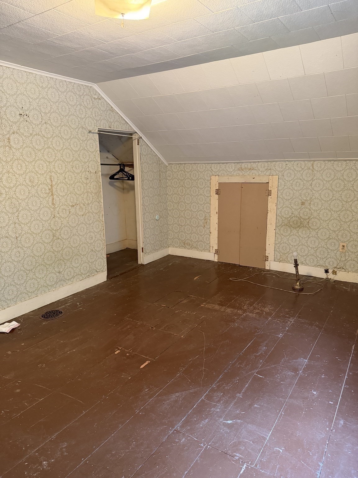 73 School St Property Photo 18