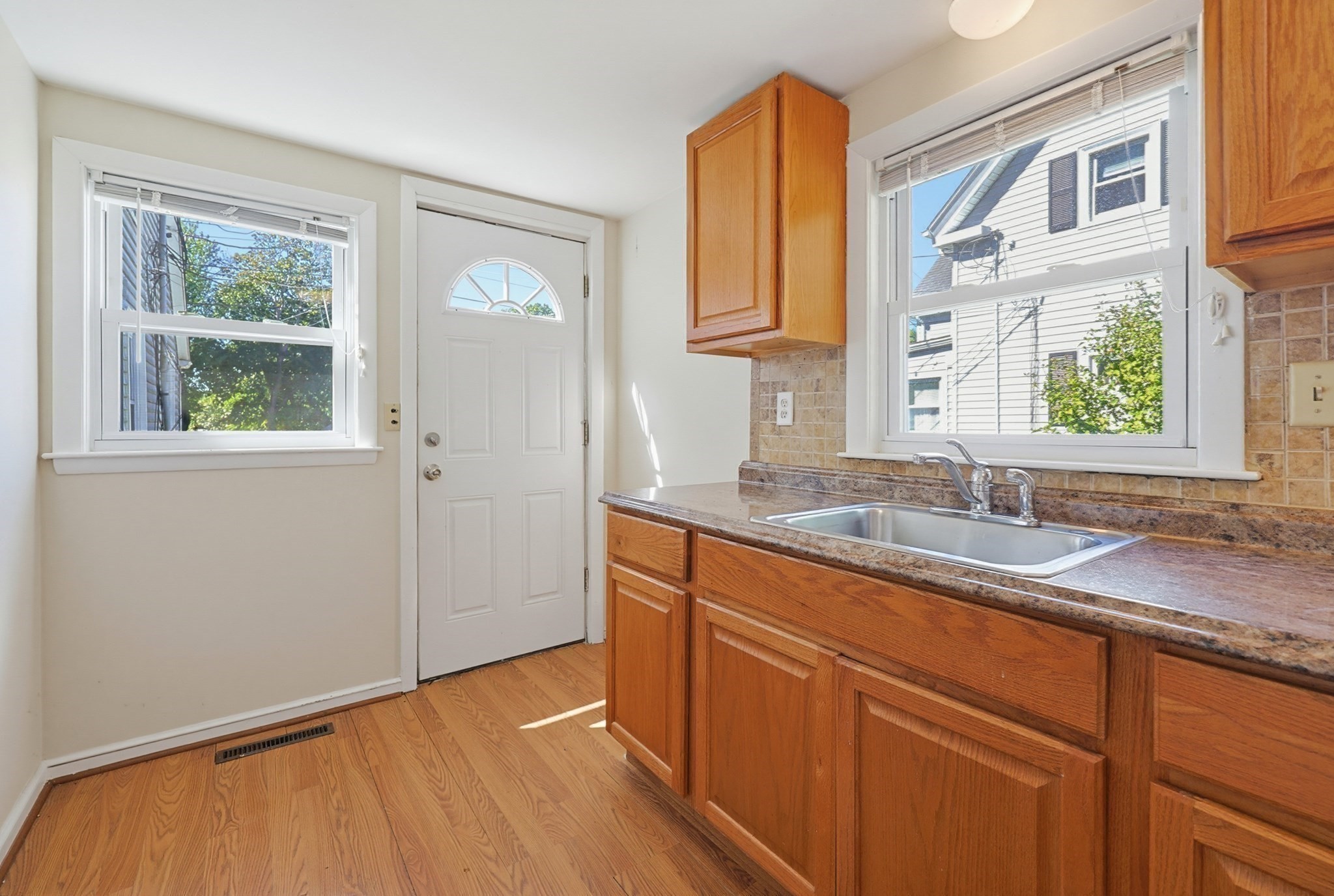 28 Monroe Street Property Photo 30