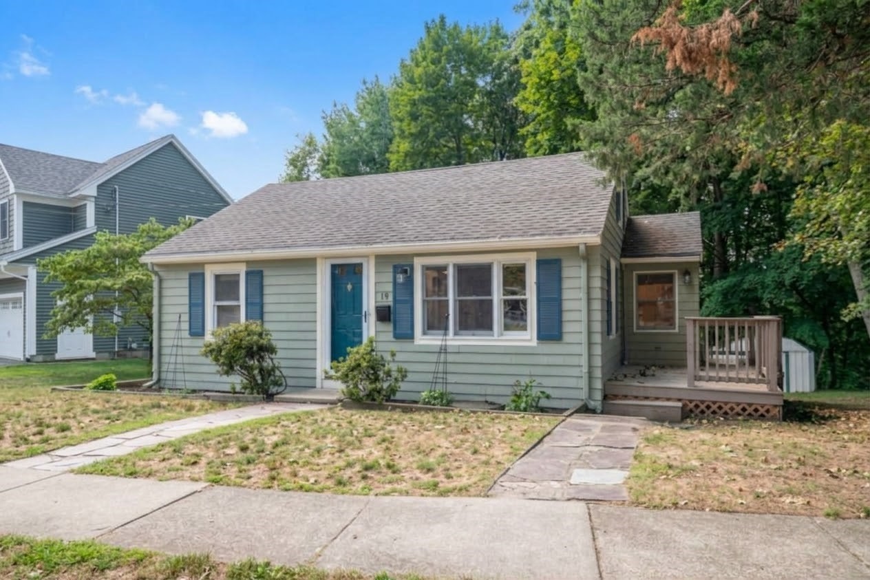 19 Penny Lane Property Photo 1