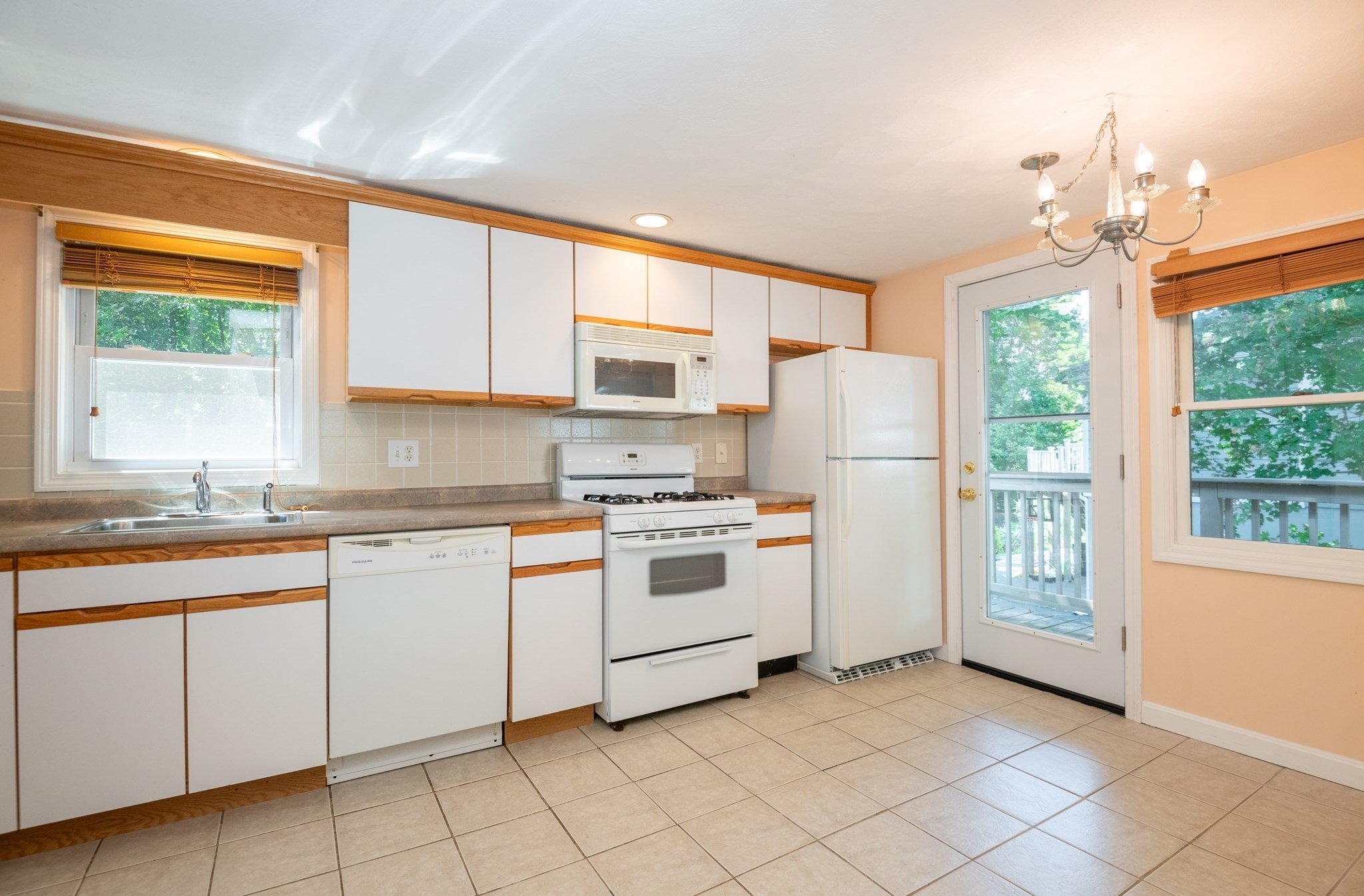 19 Penny Lane Property Photo 6