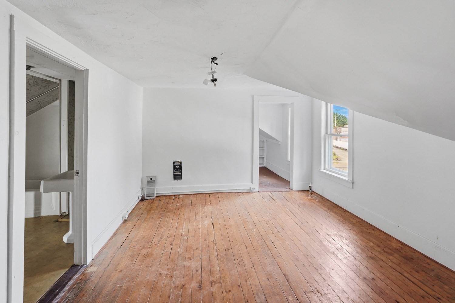 7 Slater Property Photo 16