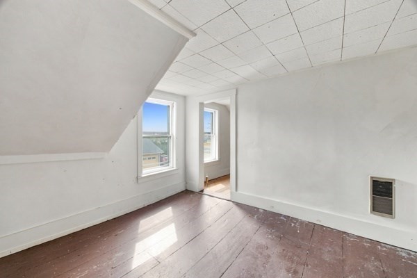 7 Slater Property Photo 17