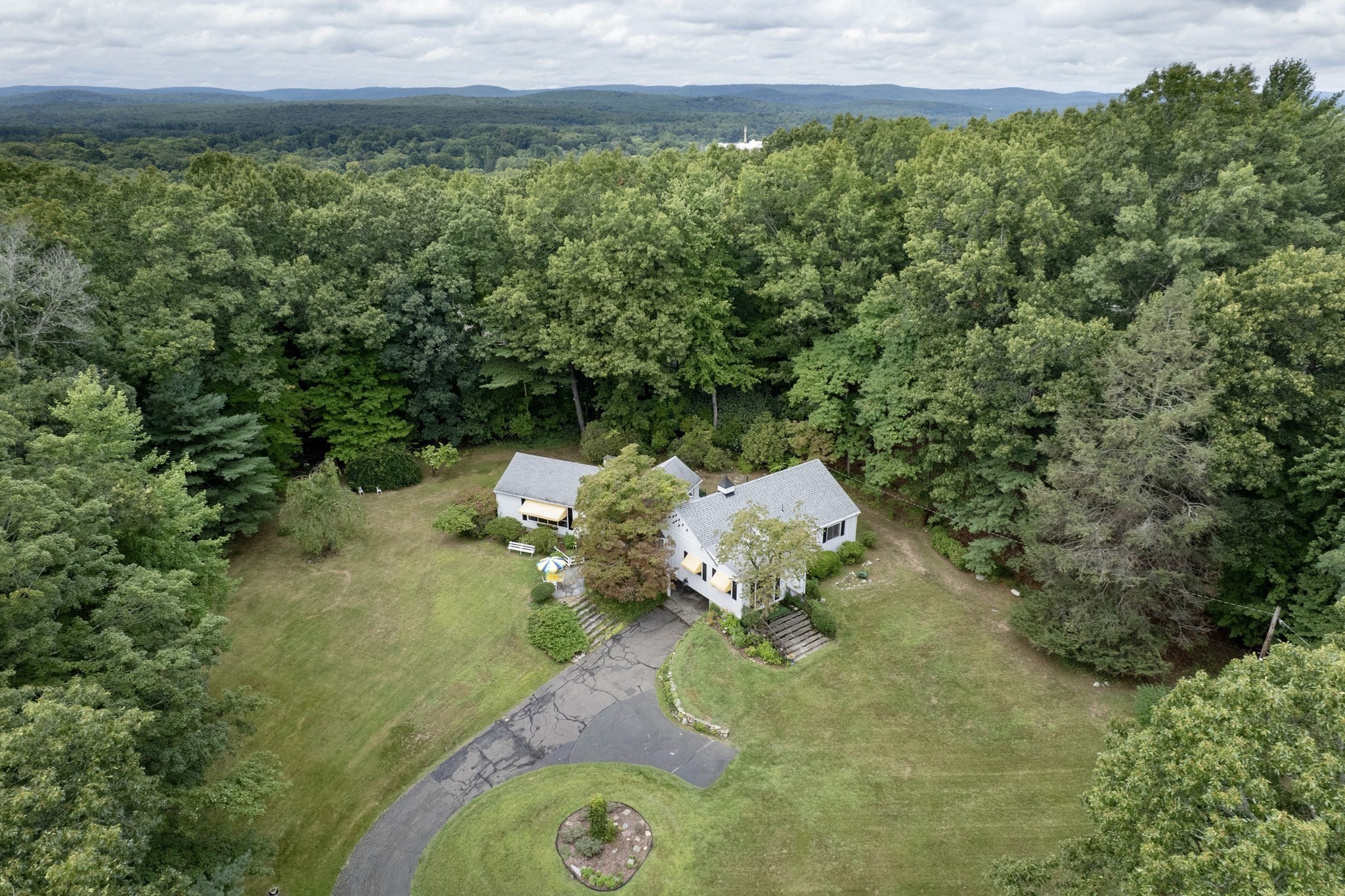 134 Maplewood Terrace Property Photo 2