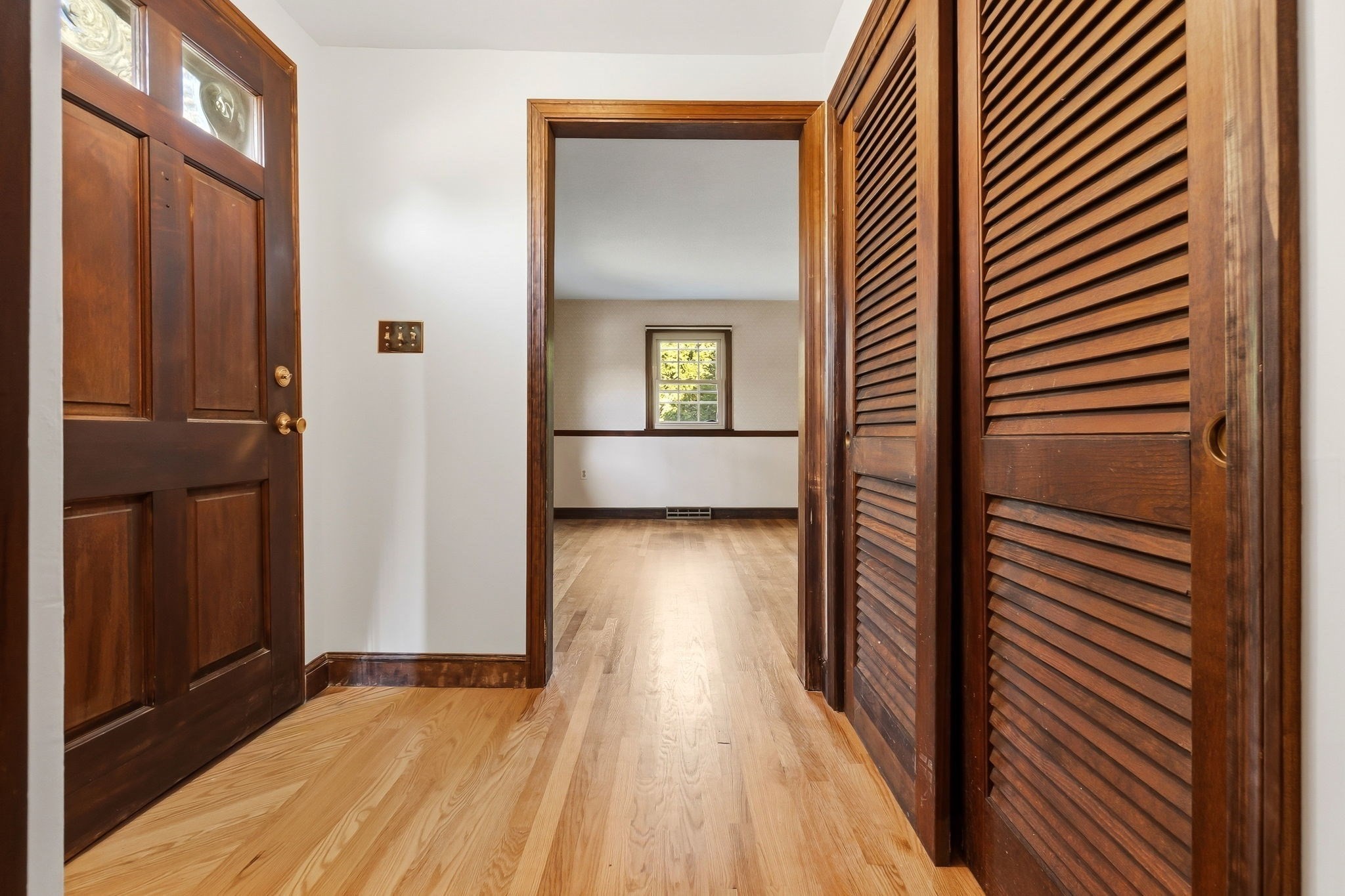 250 E. Lothrop Street Property Photo 5