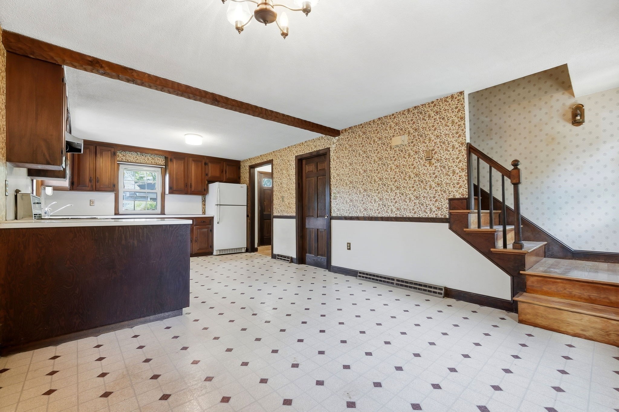 250 E. Lothrop Street Property Photo 10
