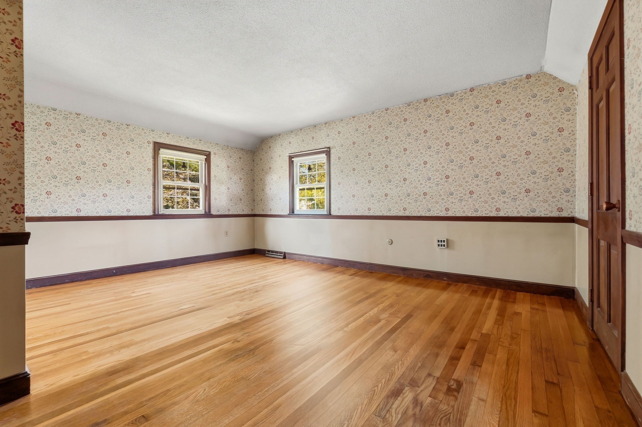 250 E. Lothrop Street Property Photo 13