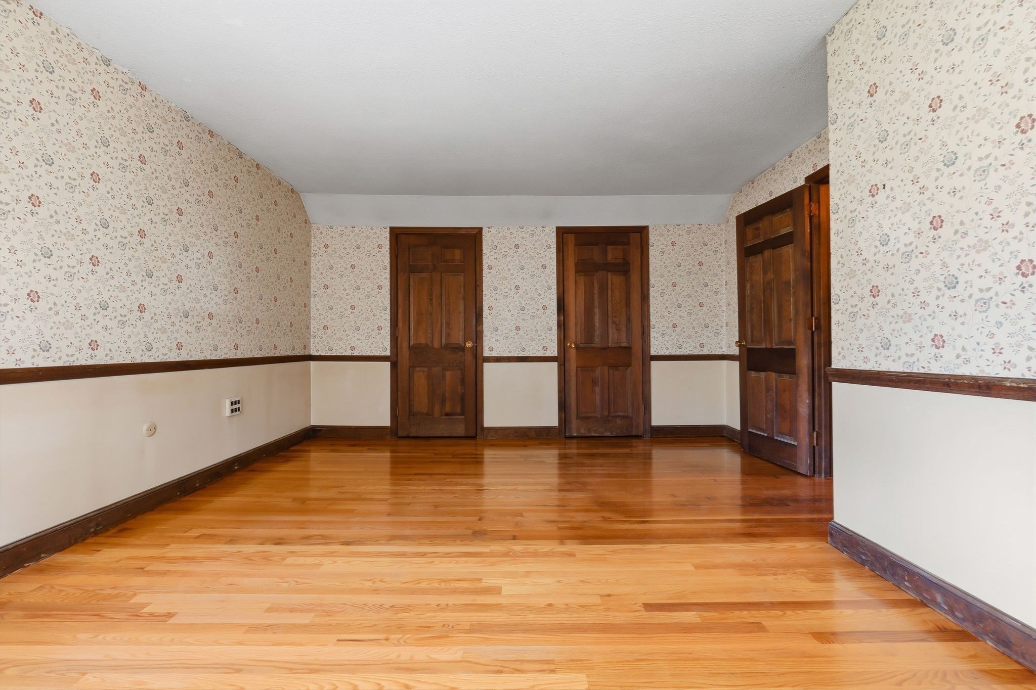 250 E. Lothrop Street Property Photo 14