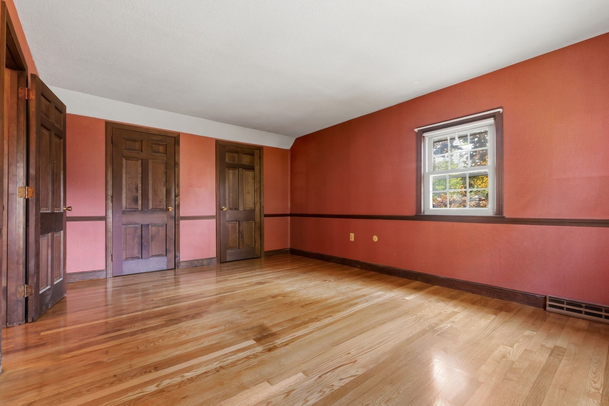 250 E. Lothrop Street Property Photo 17