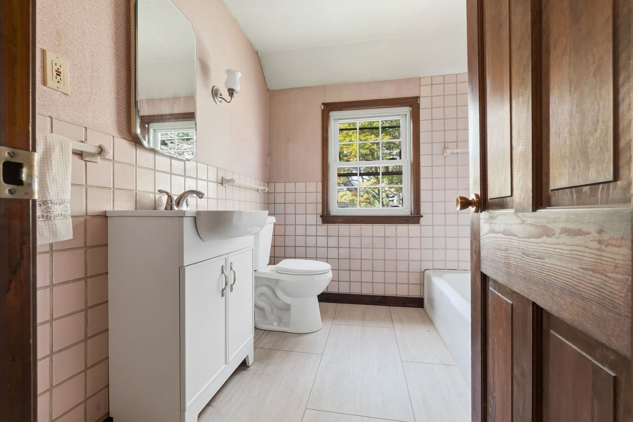250 E. Lothrop Street Property Photo 18