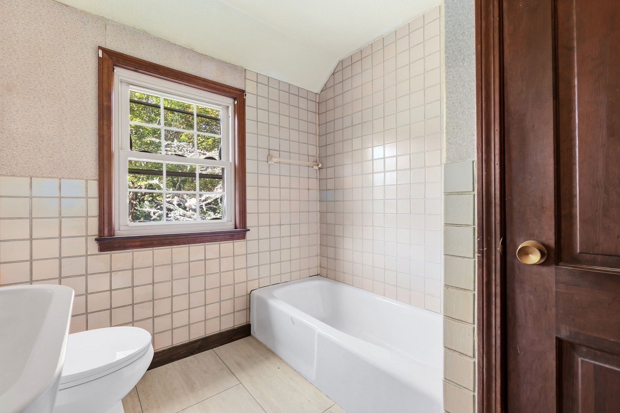 250 E. Lothrop Street Property Photo 19