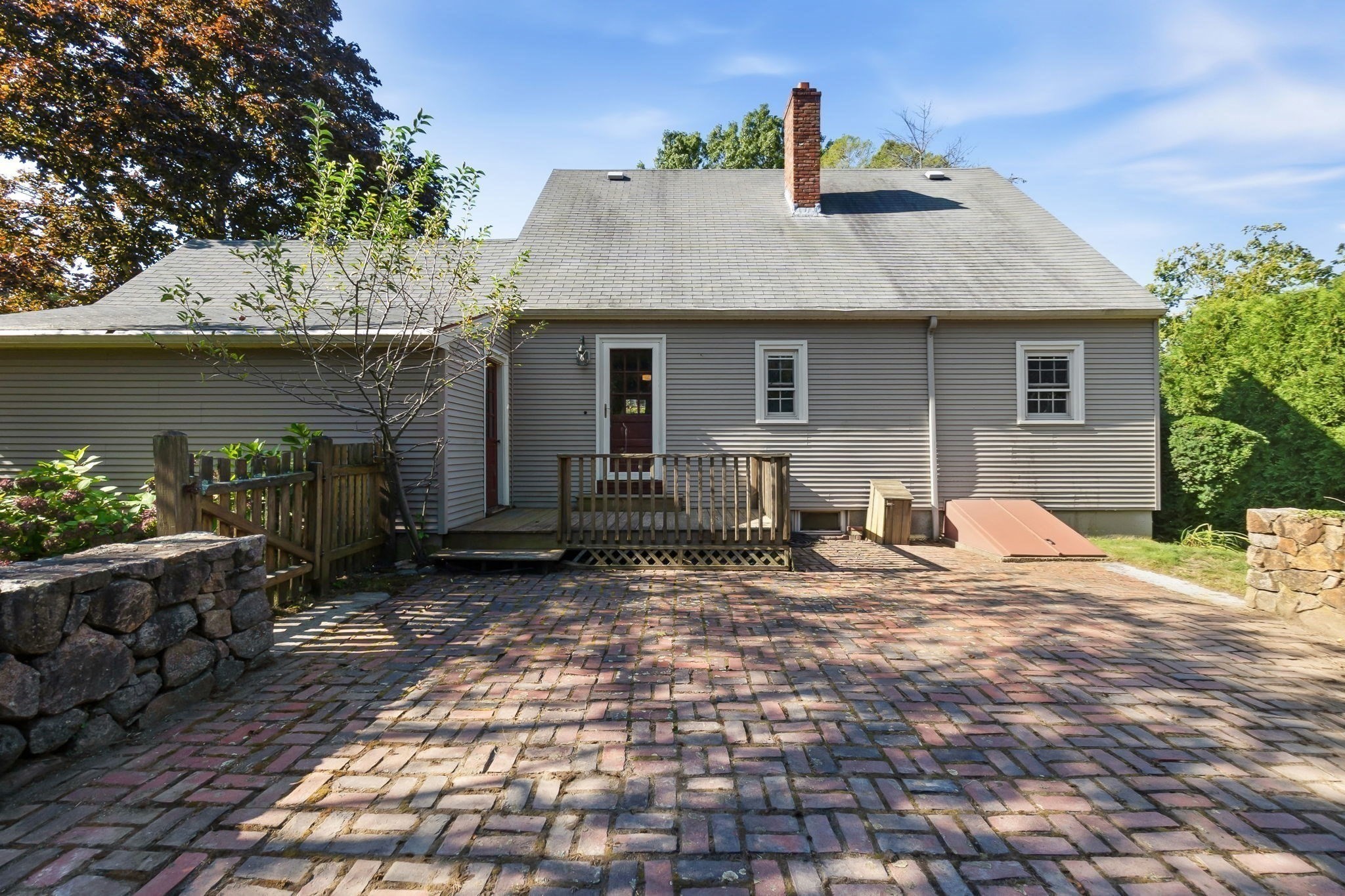 250 E. Lothrop Street Property Photo 23
