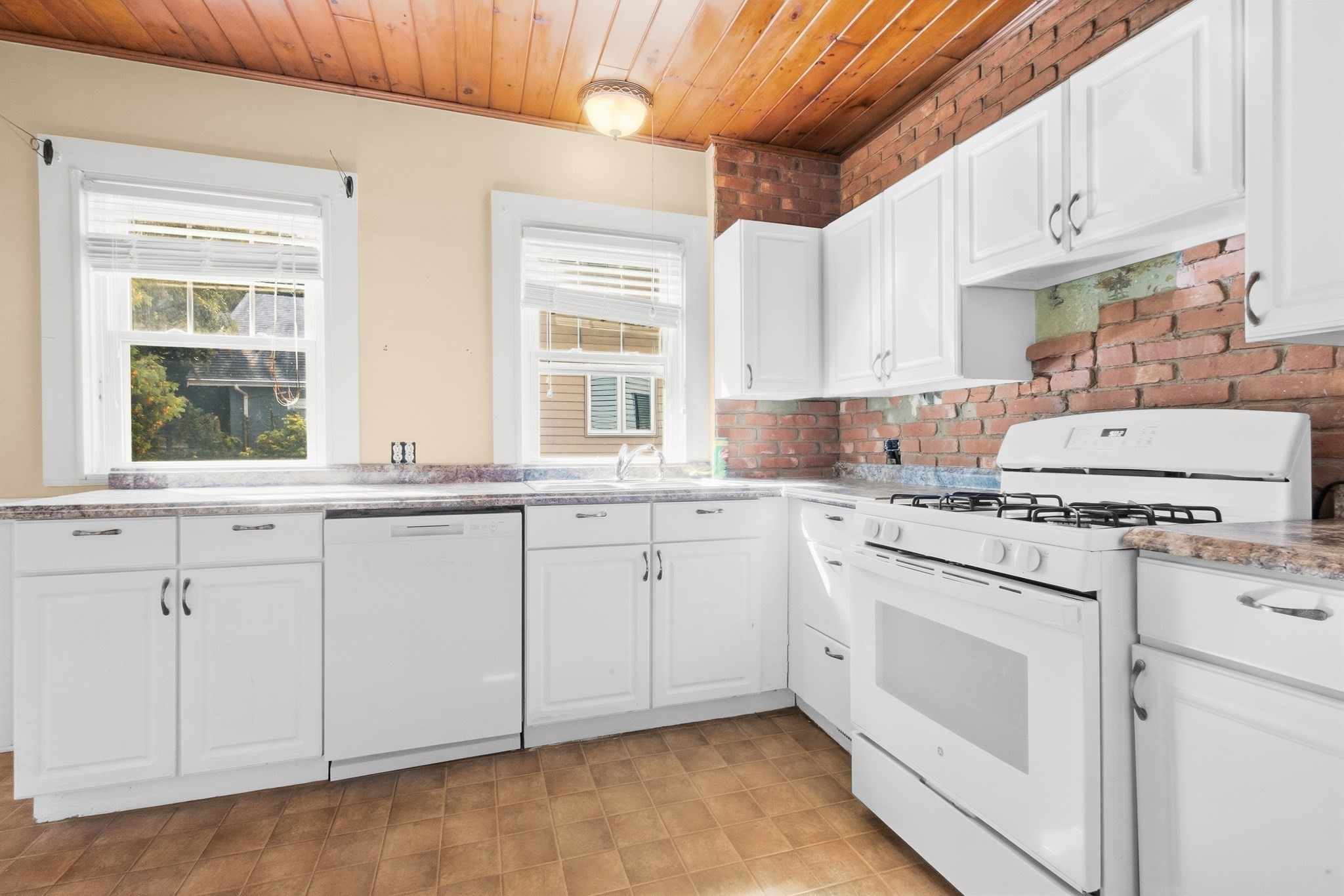70 Rounds St Property Photo 10