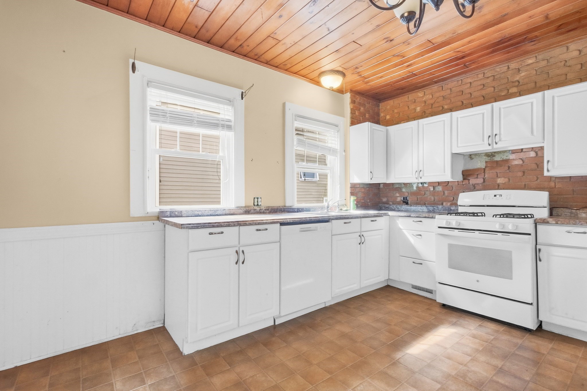 70 Rounds St Property Photo 12
