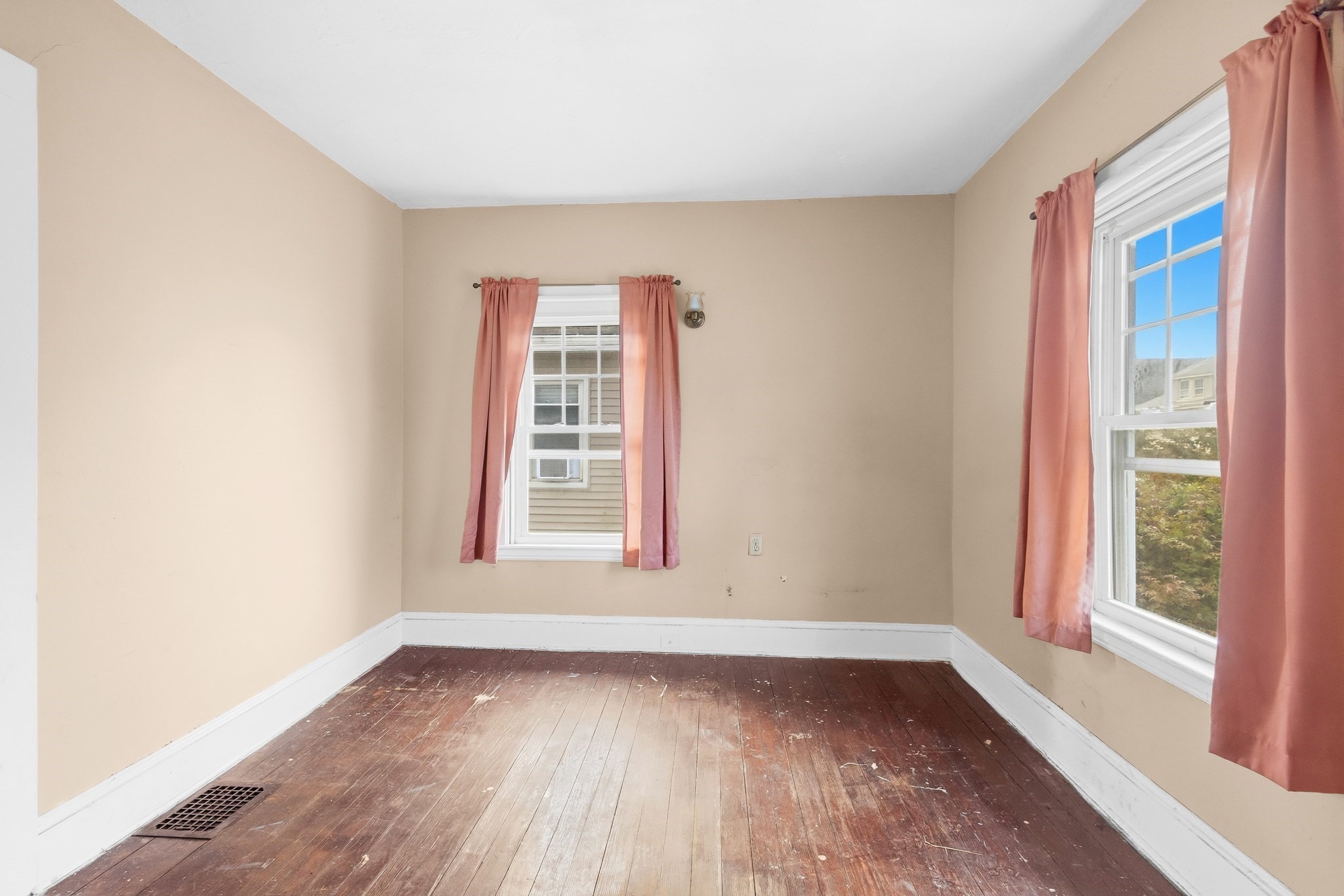 70 Rounds St Property Photo 23