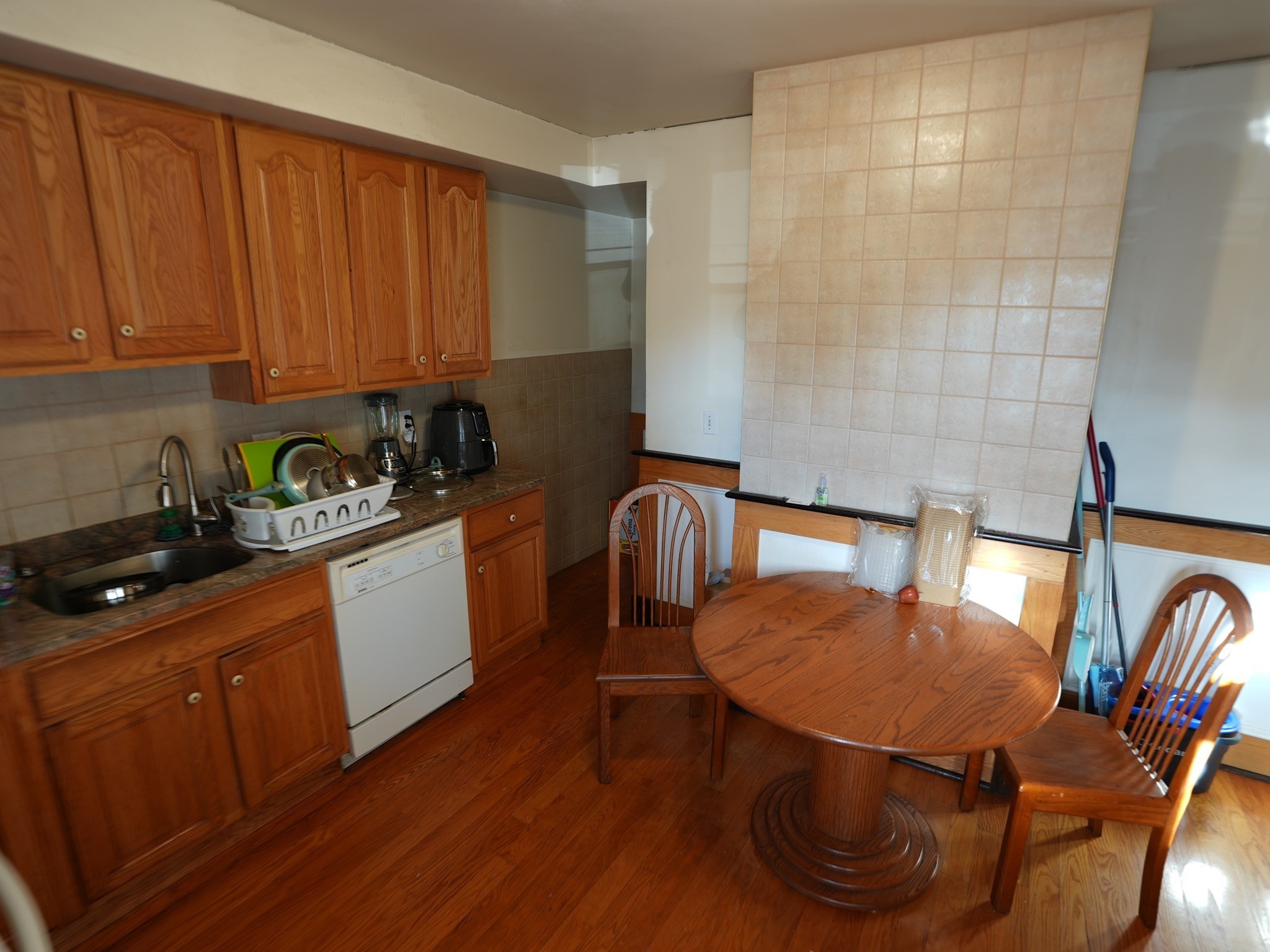 180 Winthrop St Property Photo 6