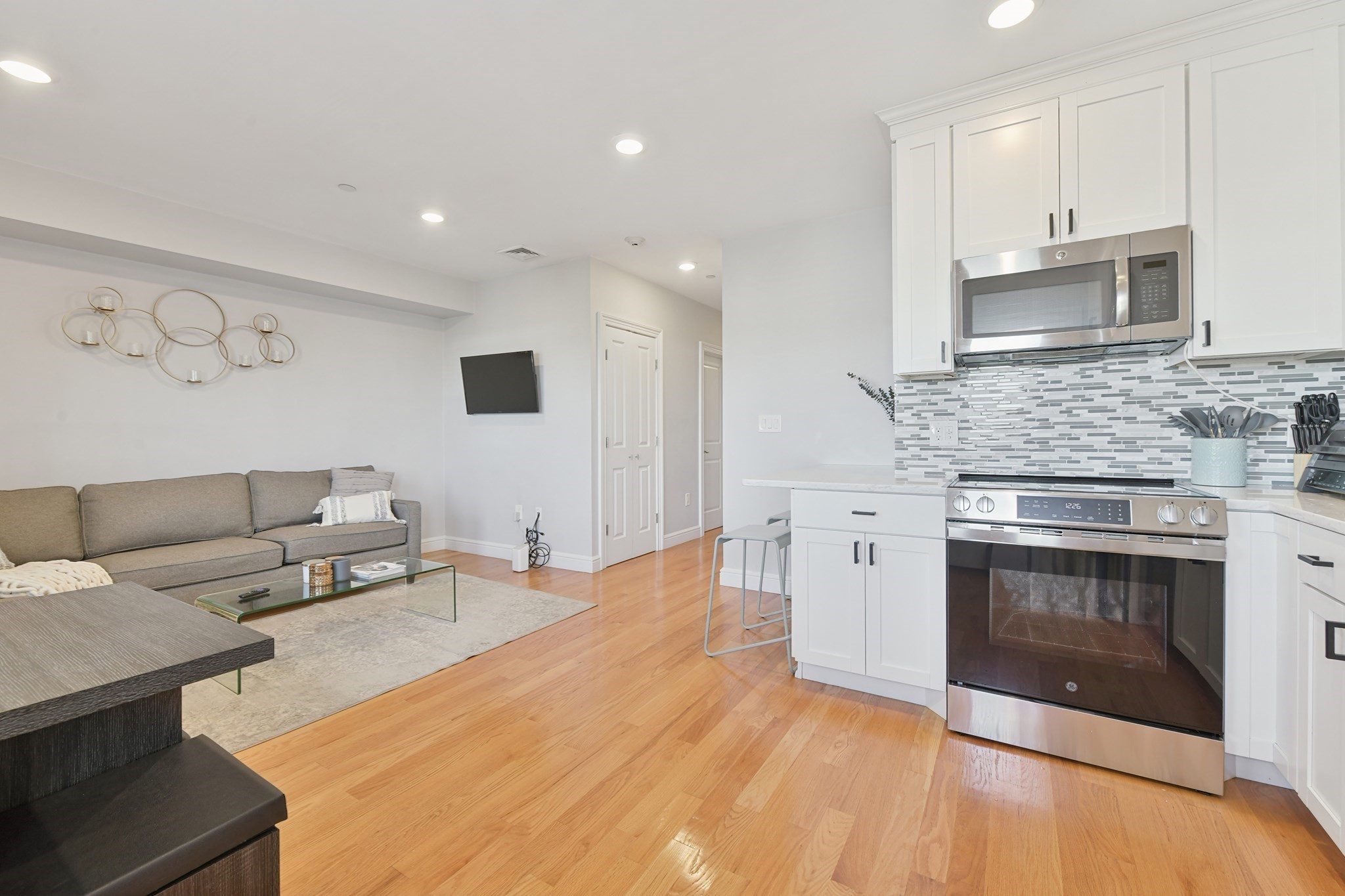 214-216 E Eagle St # 5a Property Photo 2