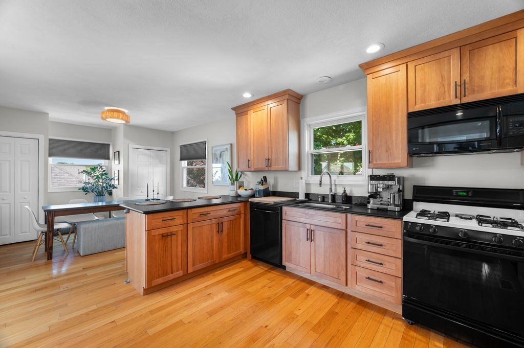 17 Herschel St # 3 Property Photo 6