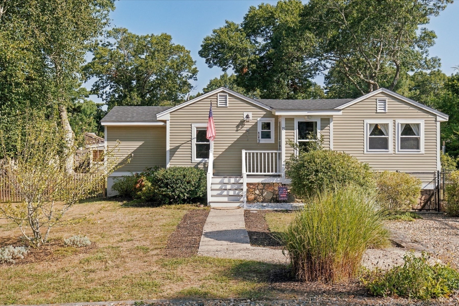 15 Summer St Property Photo 1
