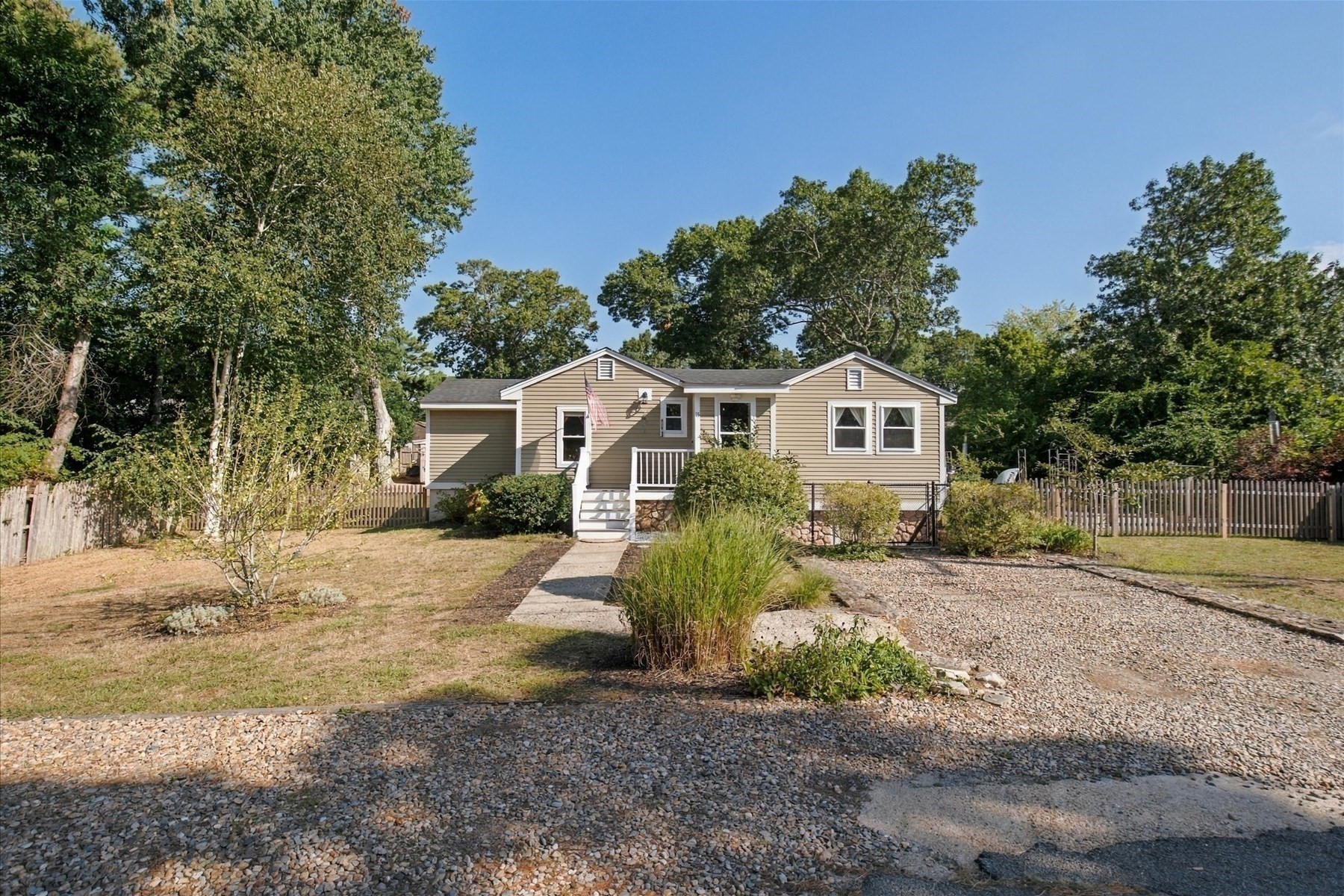 15 Summer St Property Photo 2