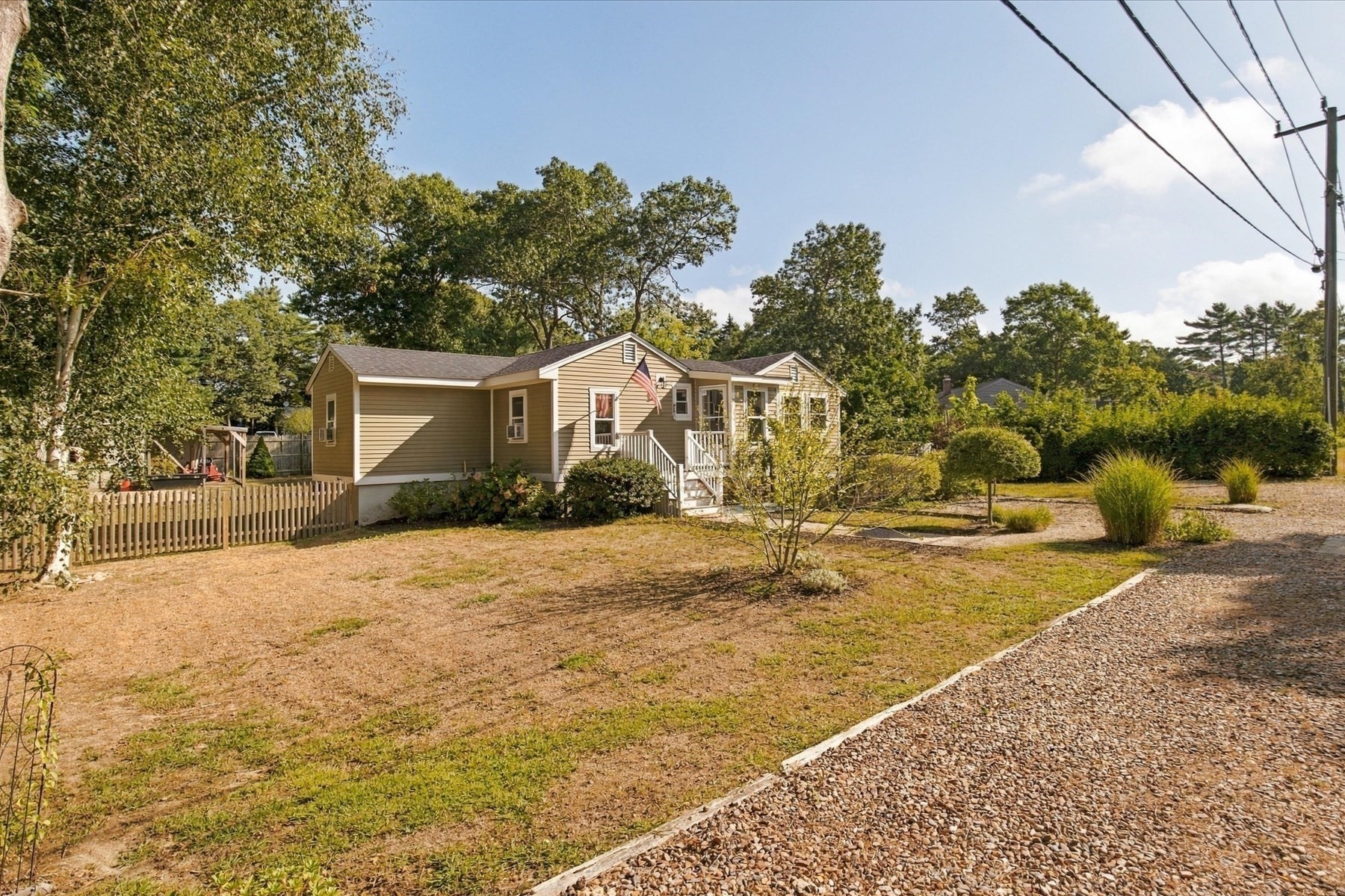 15 Summer St Property Photo 3