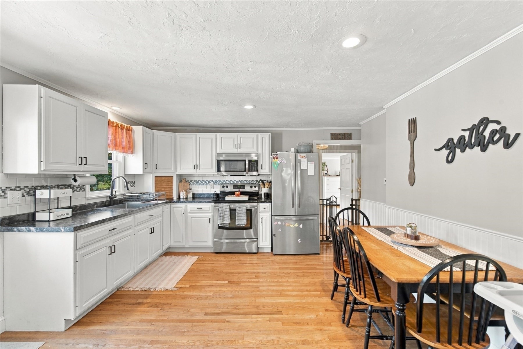 15 Summer St Property Photo 8