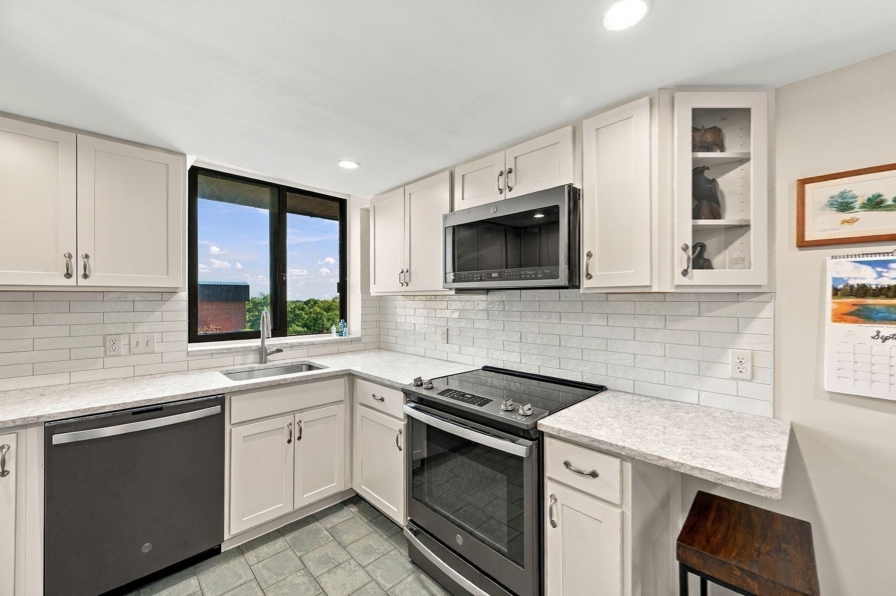 406 Paradise Road # 3h Property Photo 16