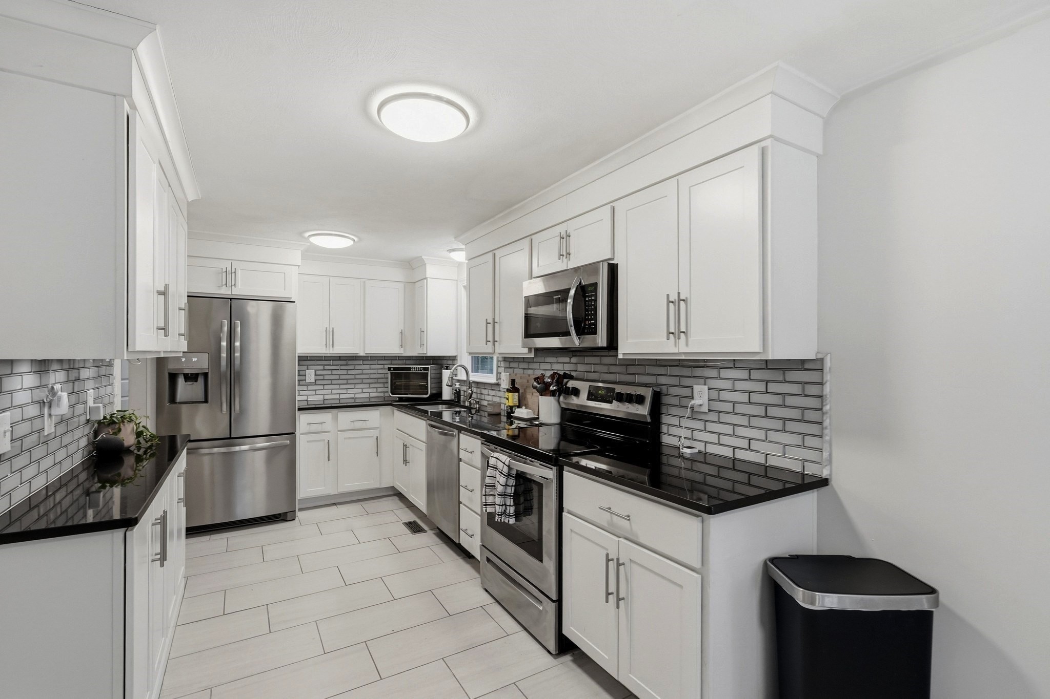 547 Tremont St Property Photo 8