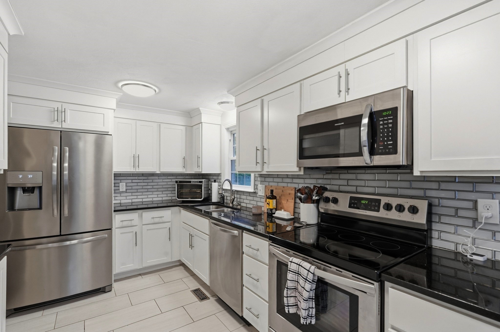 547 Tremont St Property Photo 11
