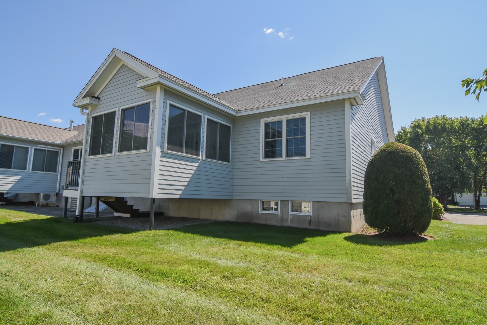 5 Village Ln # 5 Property Photo 3
