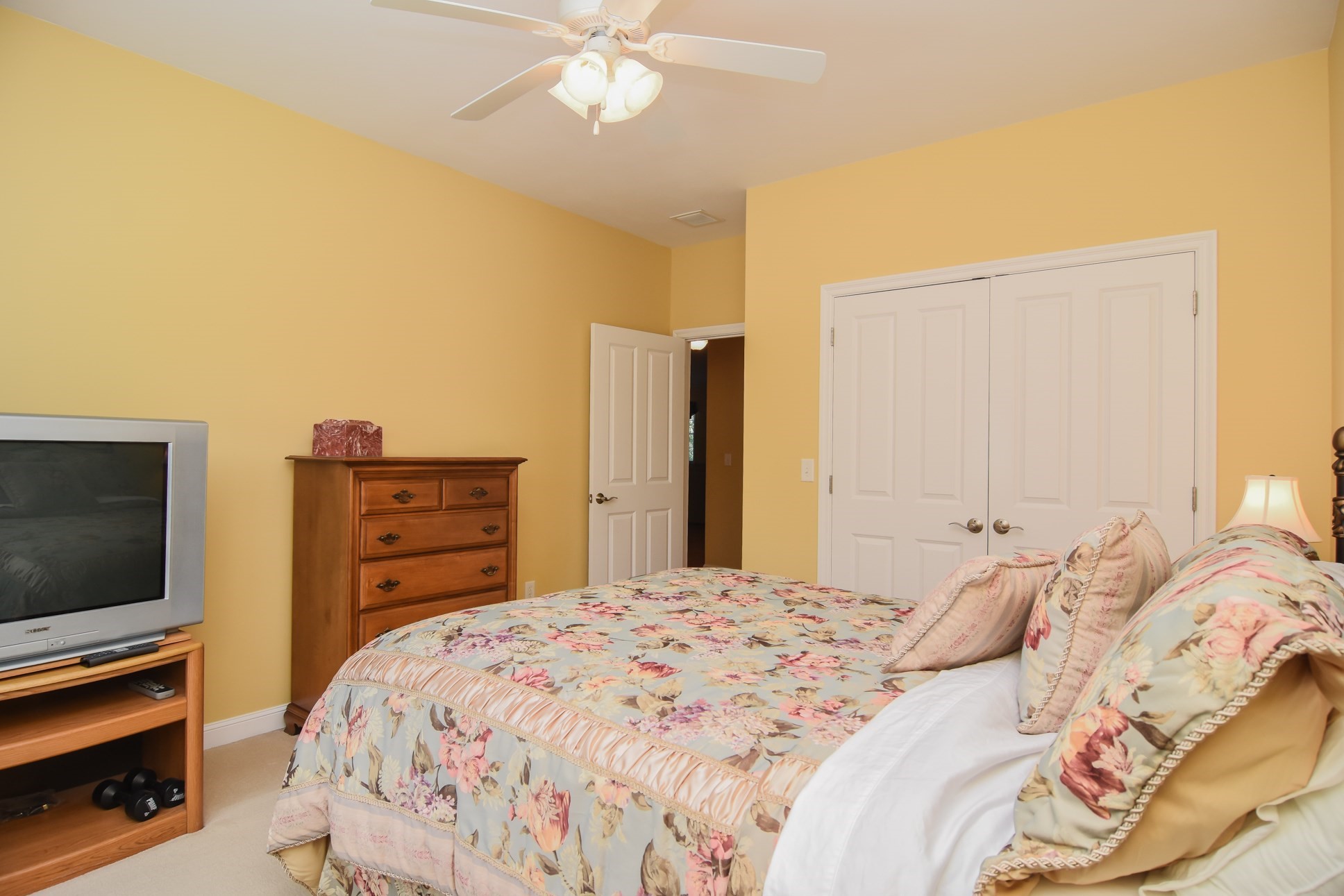 5 Village Ln # 5 Property Photo 8