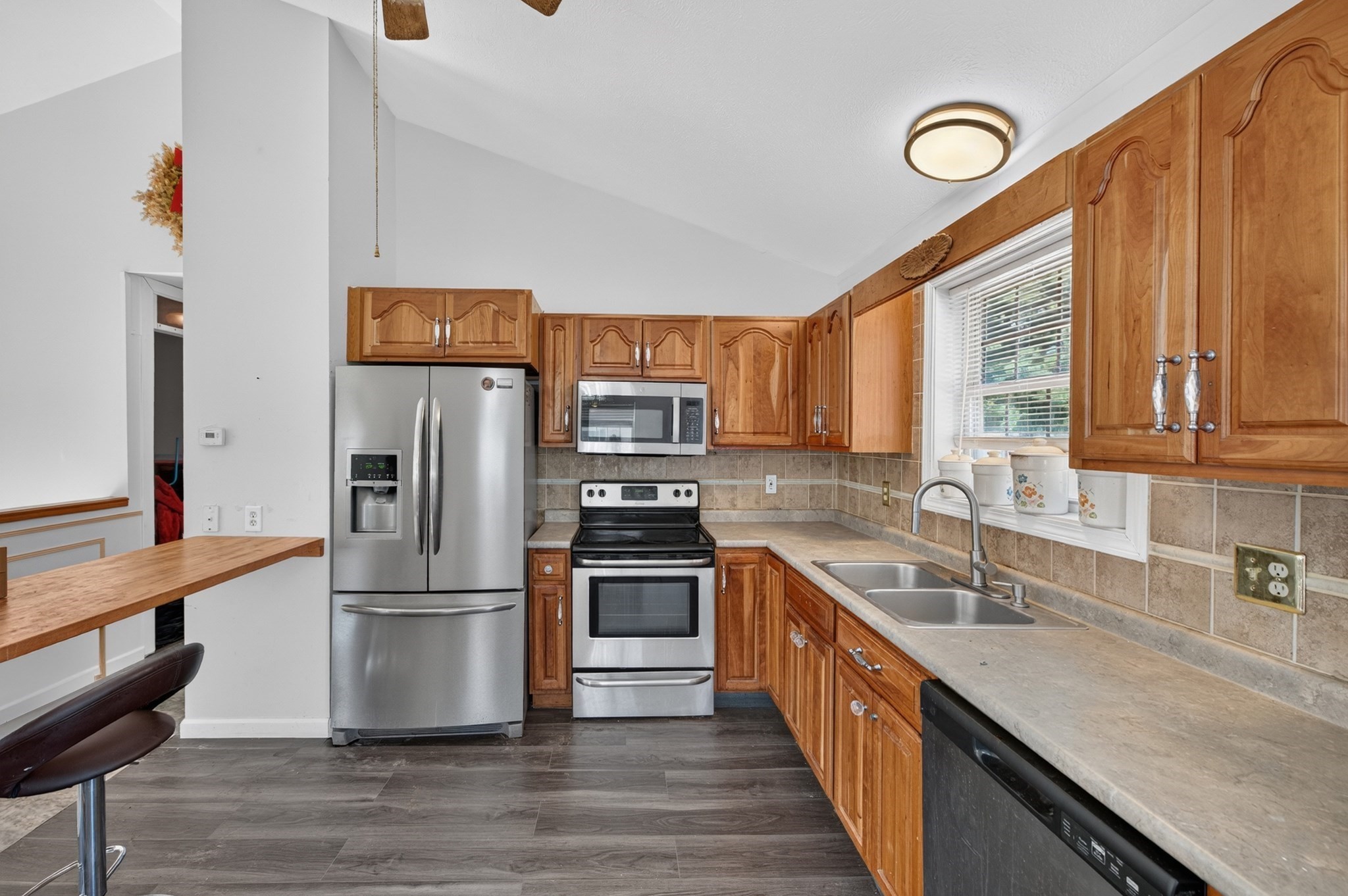 99 Burrill Ave Property Photo 8
