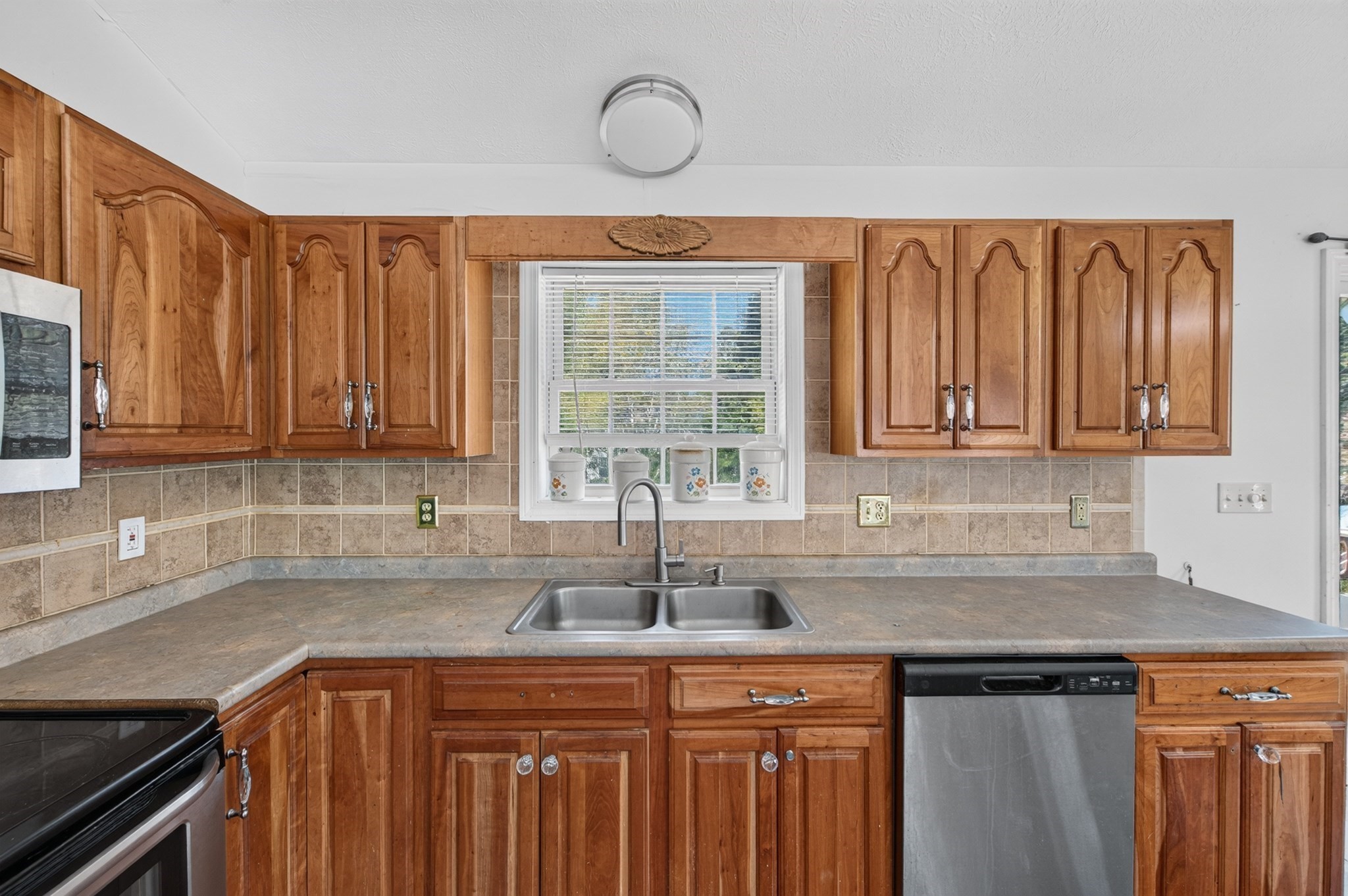 99 Burrill Ave Property Photo 9