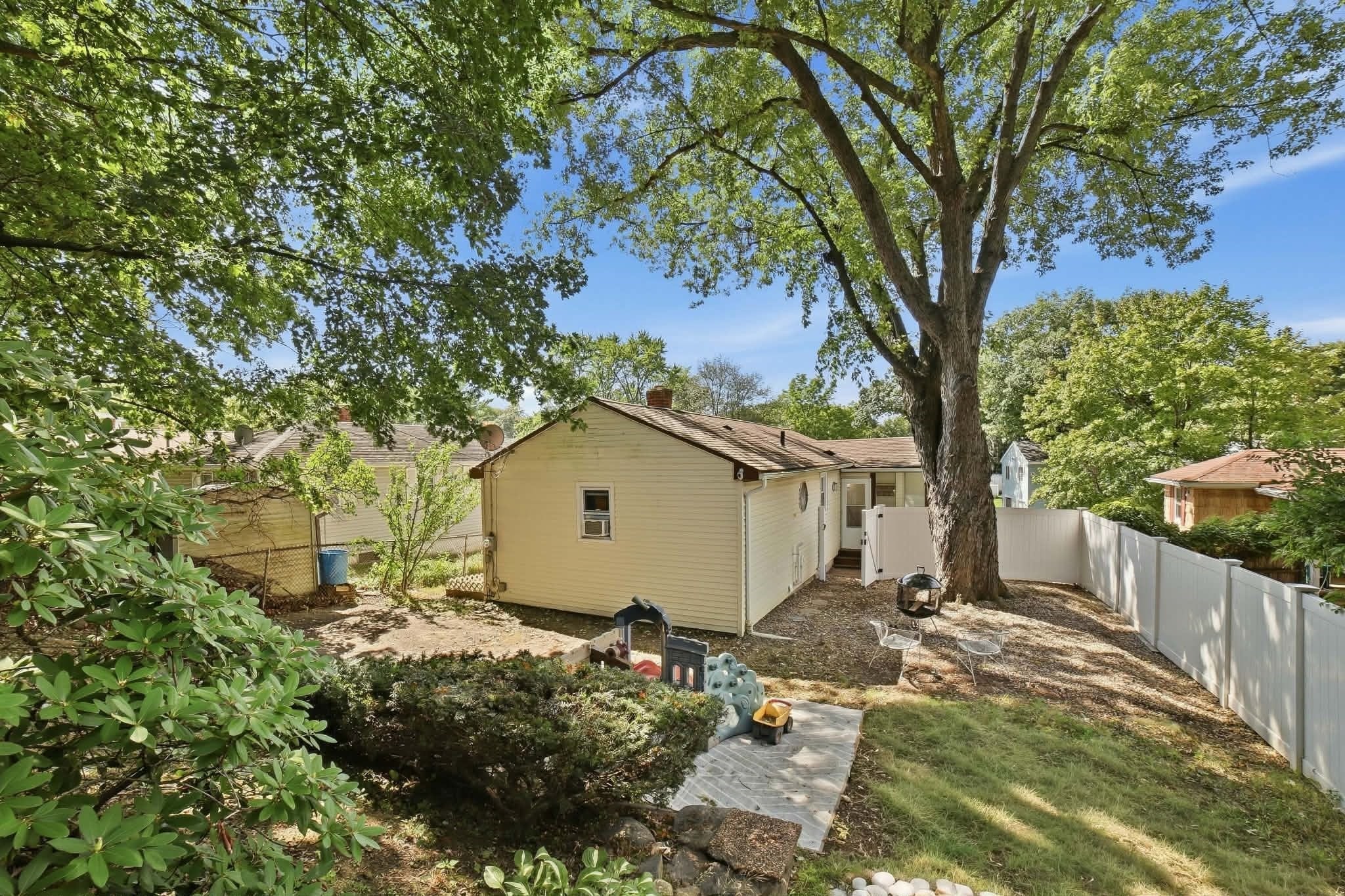 19 Harold St Property Photo 28