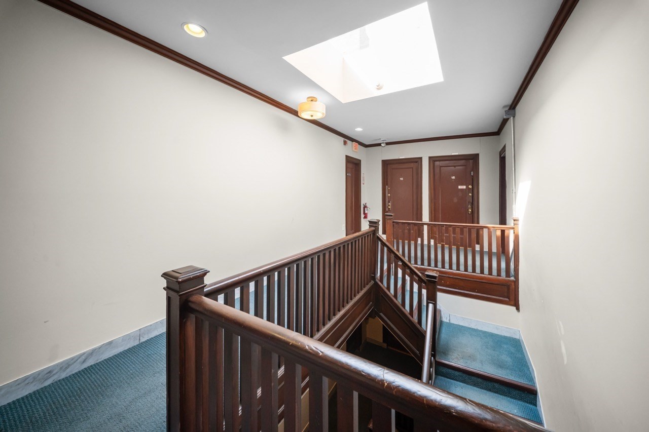 2039 Commonwealth Ave # 12a Property Photo 2