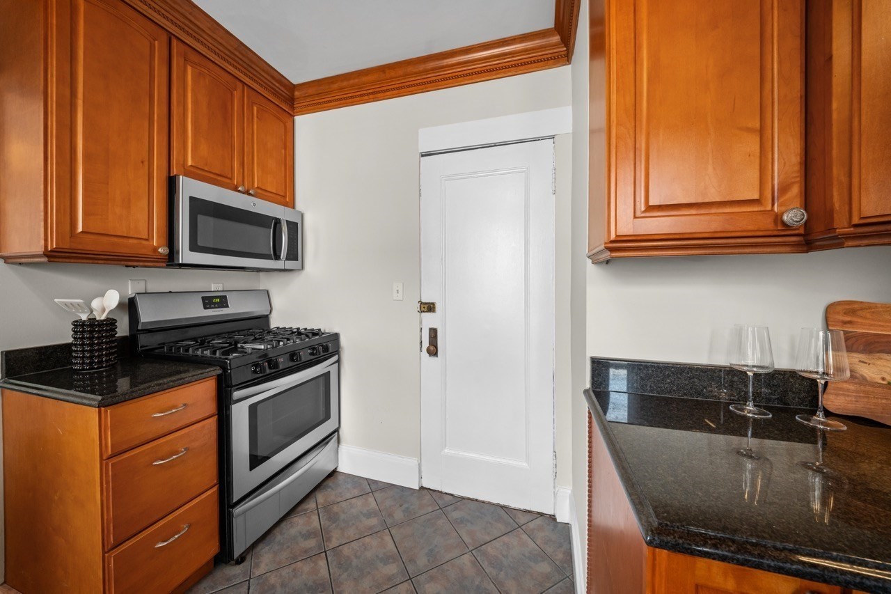 2039 Commonwealth Ave # 12a Property Photo 11