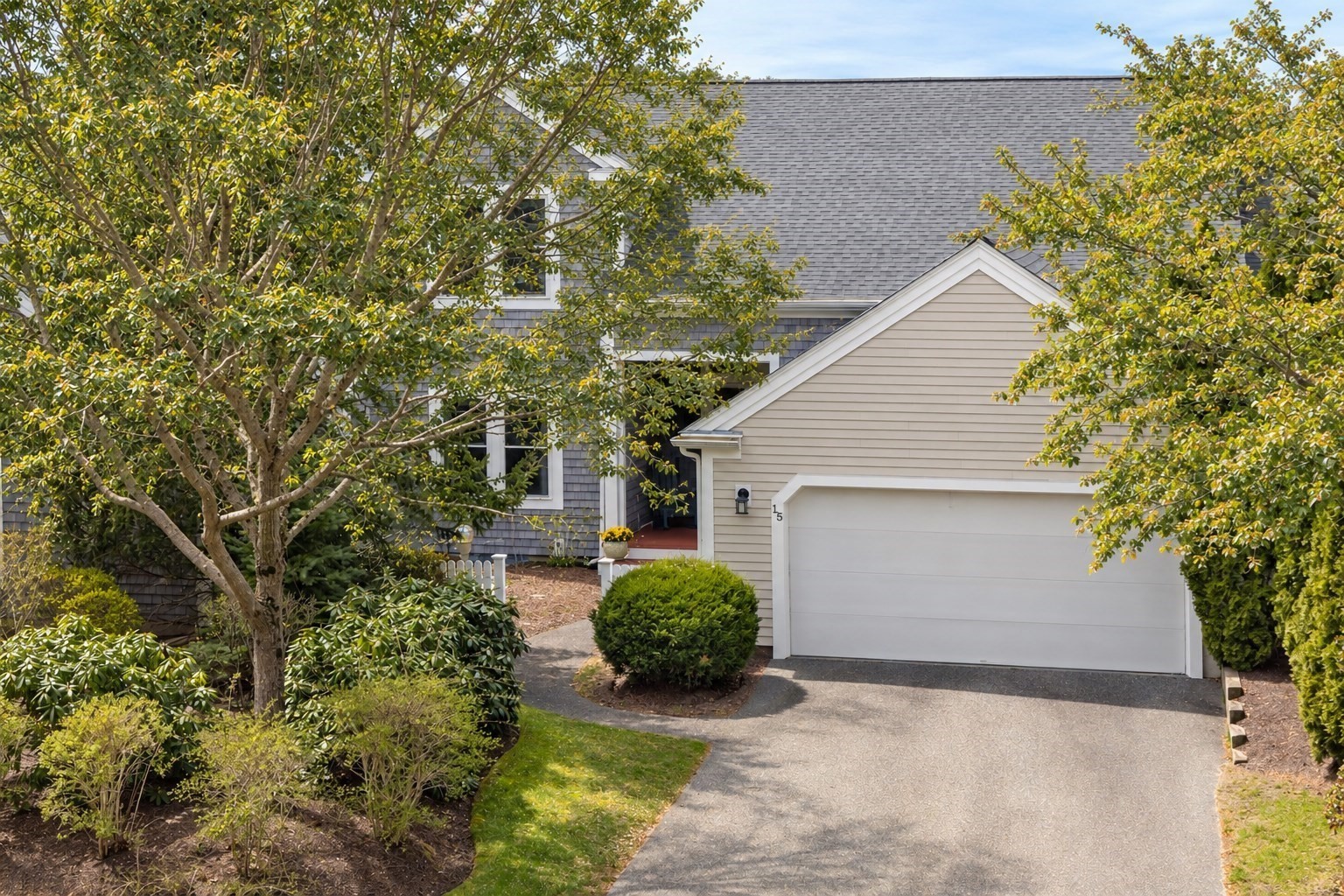 15 Endicott Glen # 15 Property Photo 1