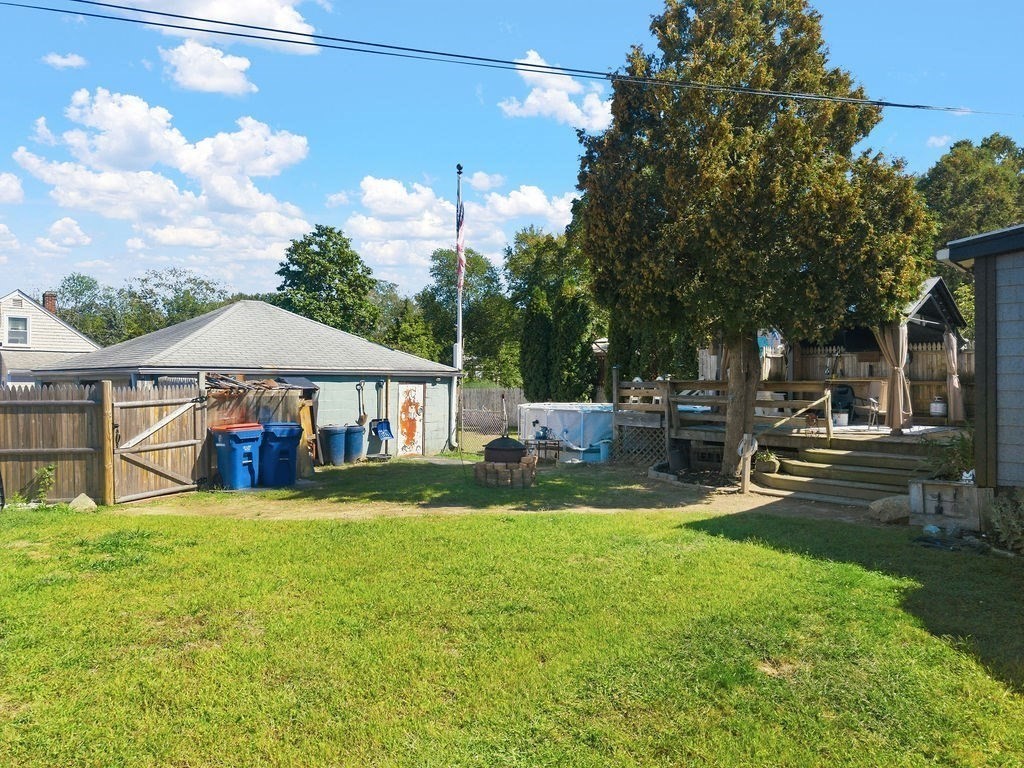 950 Glen St Property Photo 7