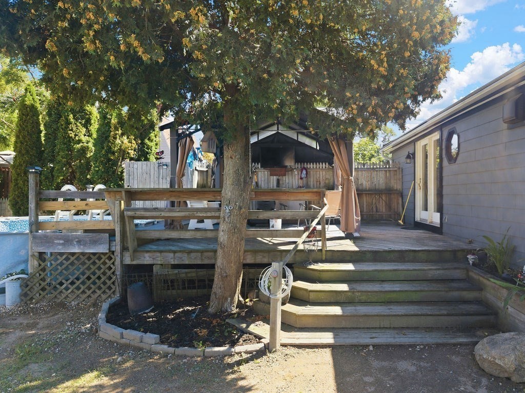 950 Glen St Property Photo 8