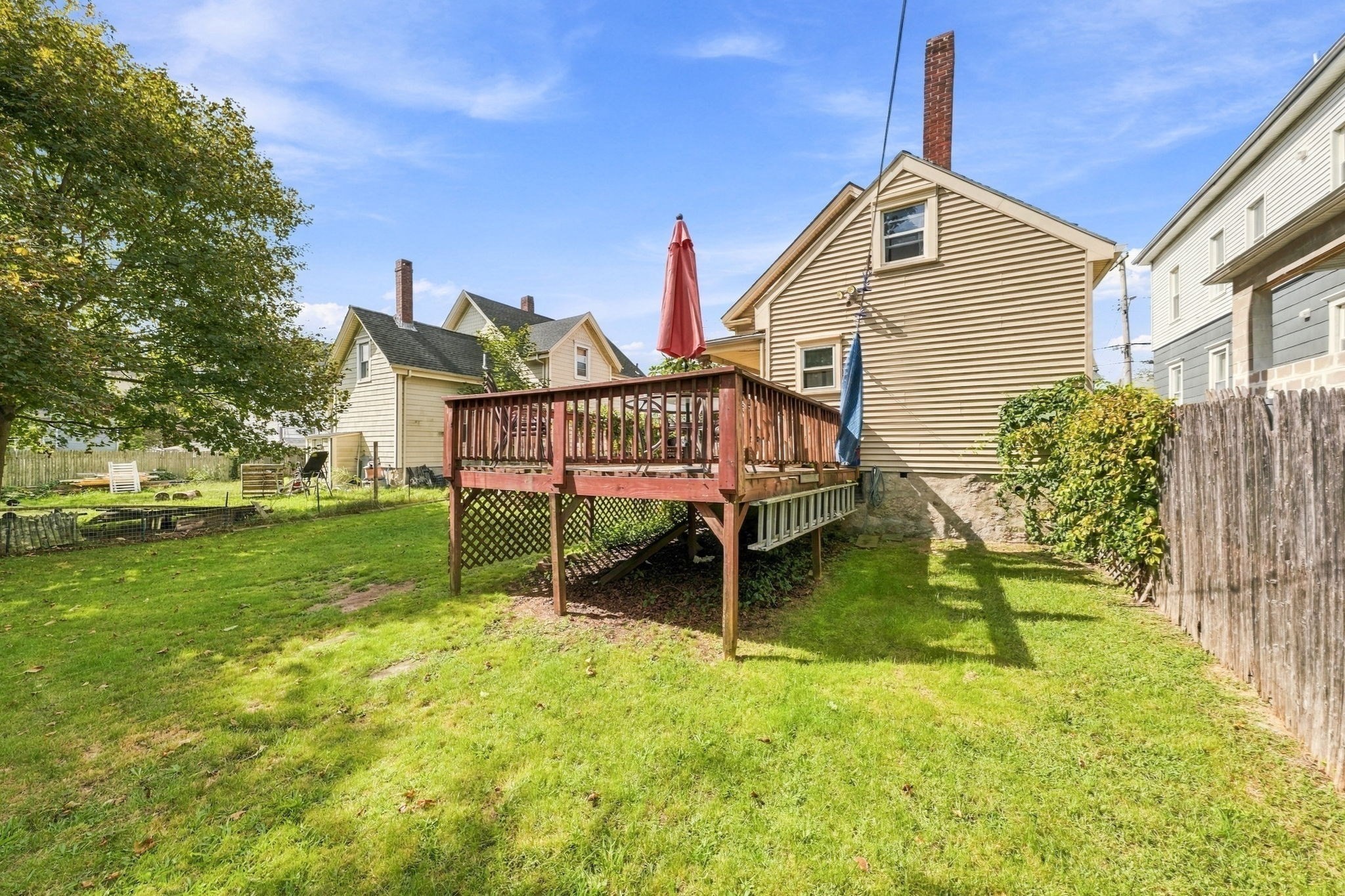 326 Cedar St Property Photo 4
