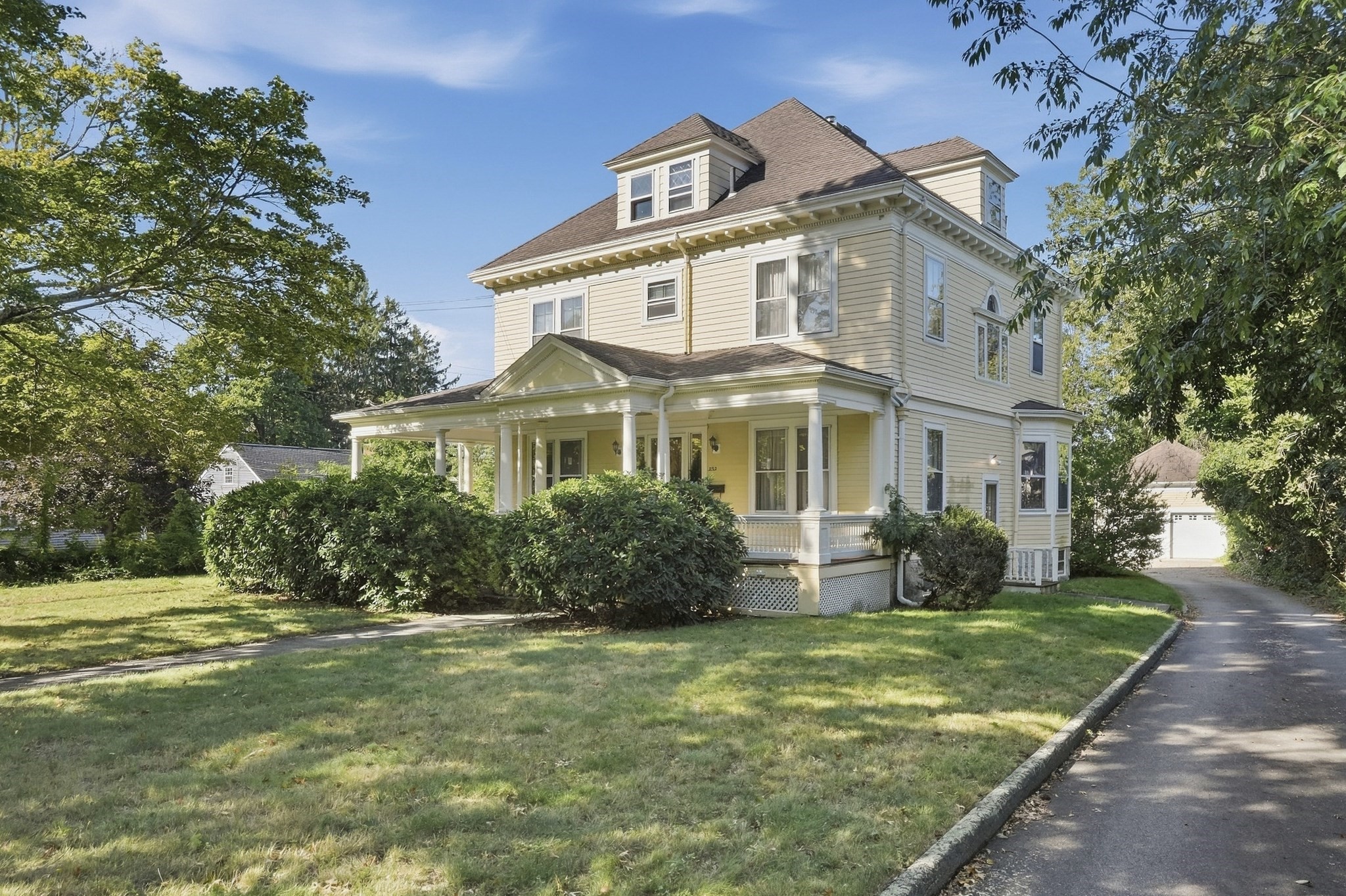 252 Main Street Property Photo 2